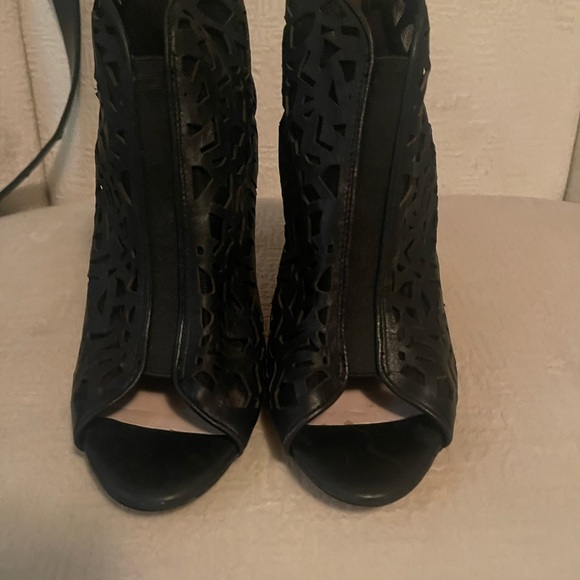 Vince Camuto heels “New” - Picture 1 of 6
